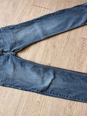 Men's Straight Leg Denim Jeans in Washed Blue